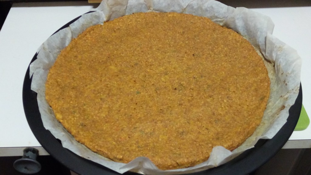 Així és com queda la base de pizza abans d'emplenar-la